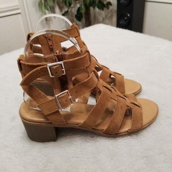Steve Madden Shoes - - Steve Madden women's suede Leather sandals size 7M Agatha